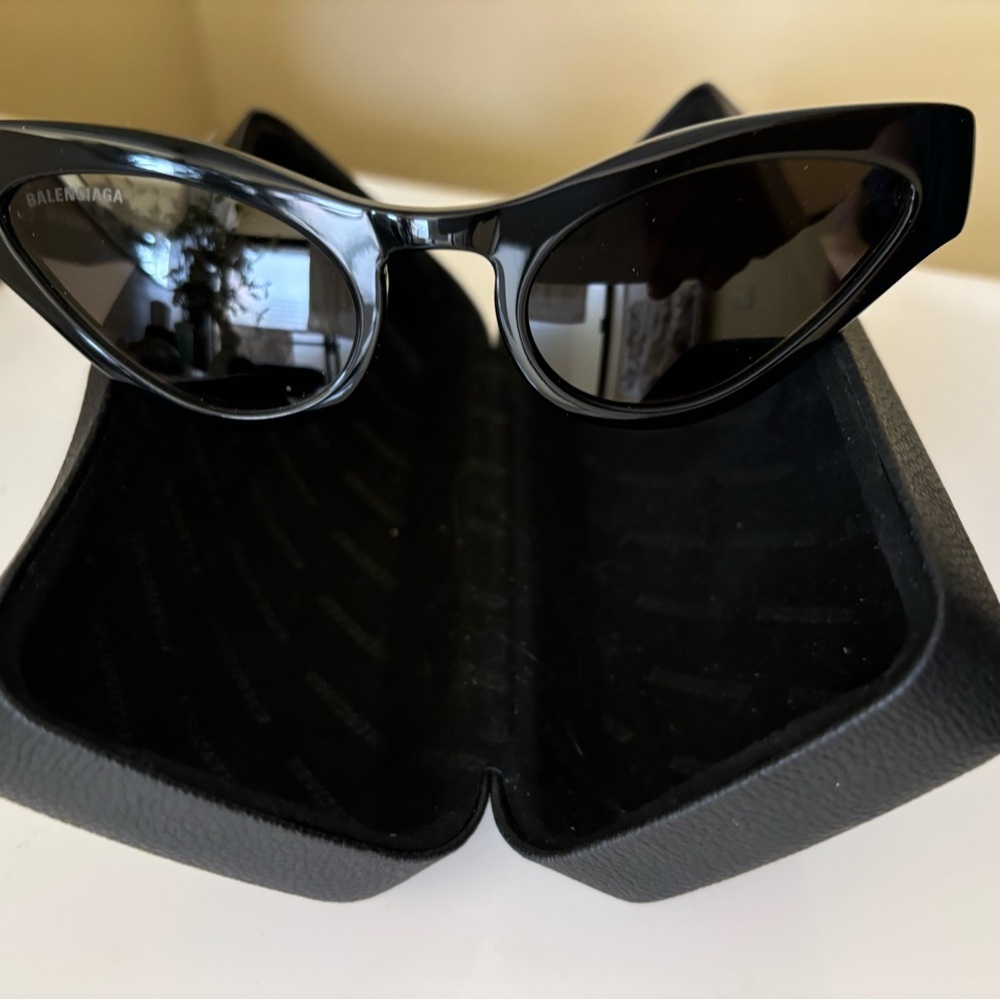 Balenciaga Black Retro Cat-Eye Sunglasses